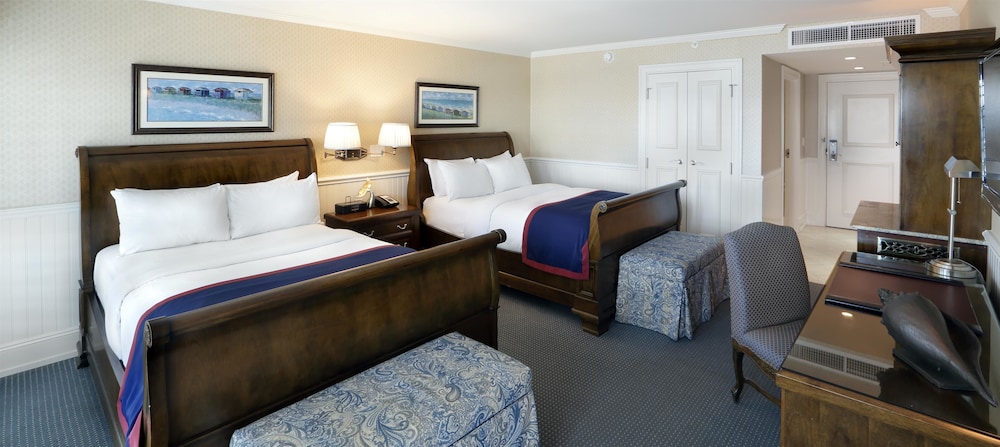 Madison Beach Hotel, Curio Collection by Hilton 16/88