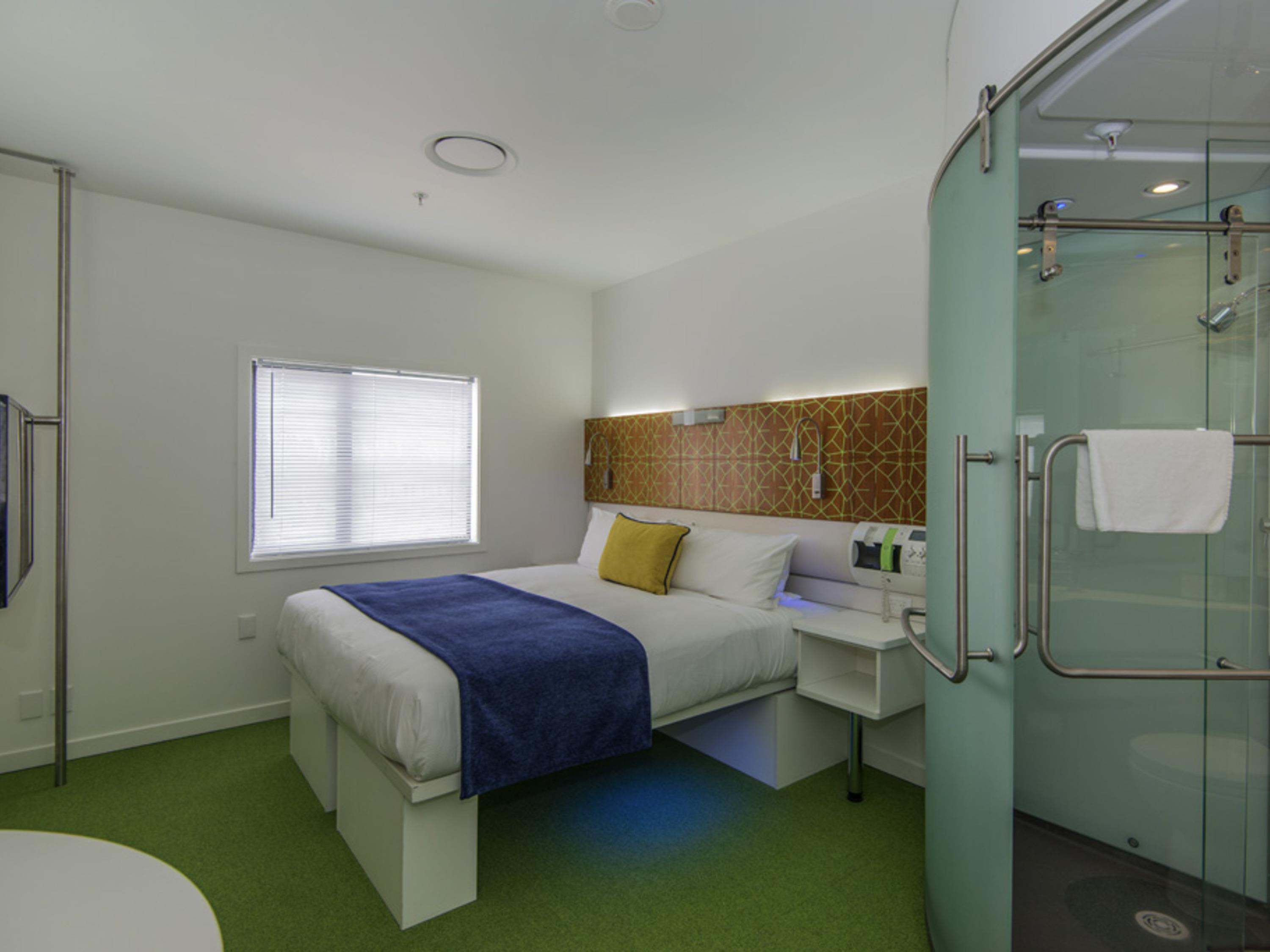Urban, City, Queen Bed