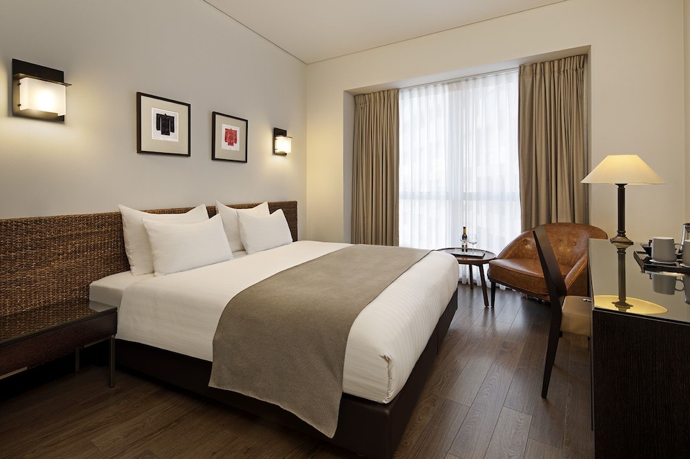 EXECUTIVE, DOUBLE OR TWIN BED, CITY VIEW