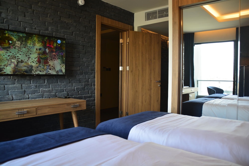 Monarch Hotel Amman 11/33