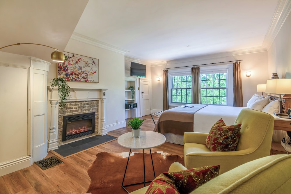 Cedar Gables Inn 54/68