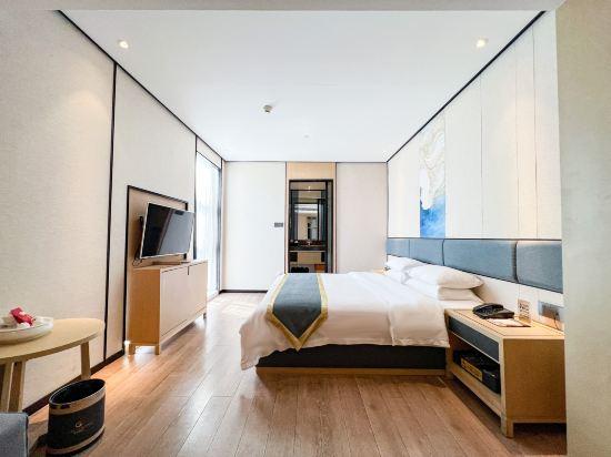 Elegant, Queen Bed