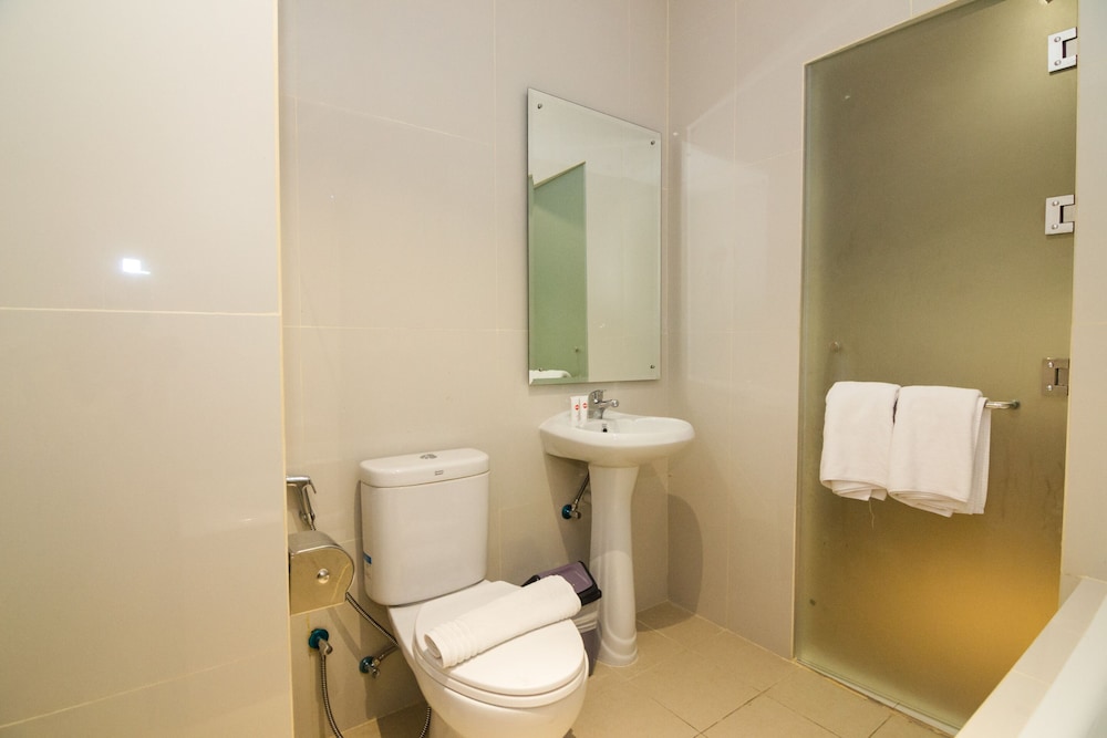 Blitz Hotel Batam Centre 36/37