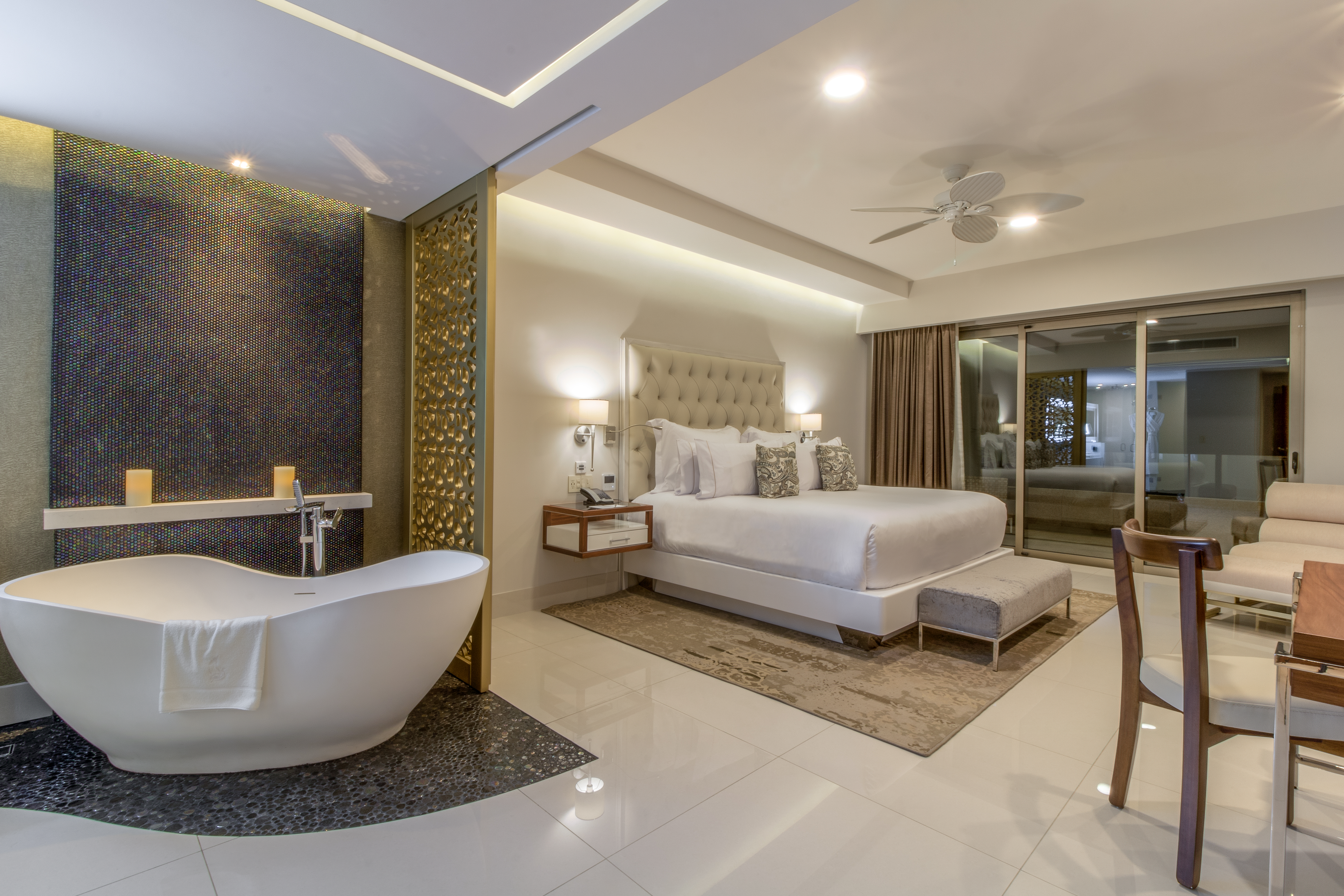 3 Bedrooms, Ocean Front, Garza Blanca Resort Spa Los Cabos 2/3