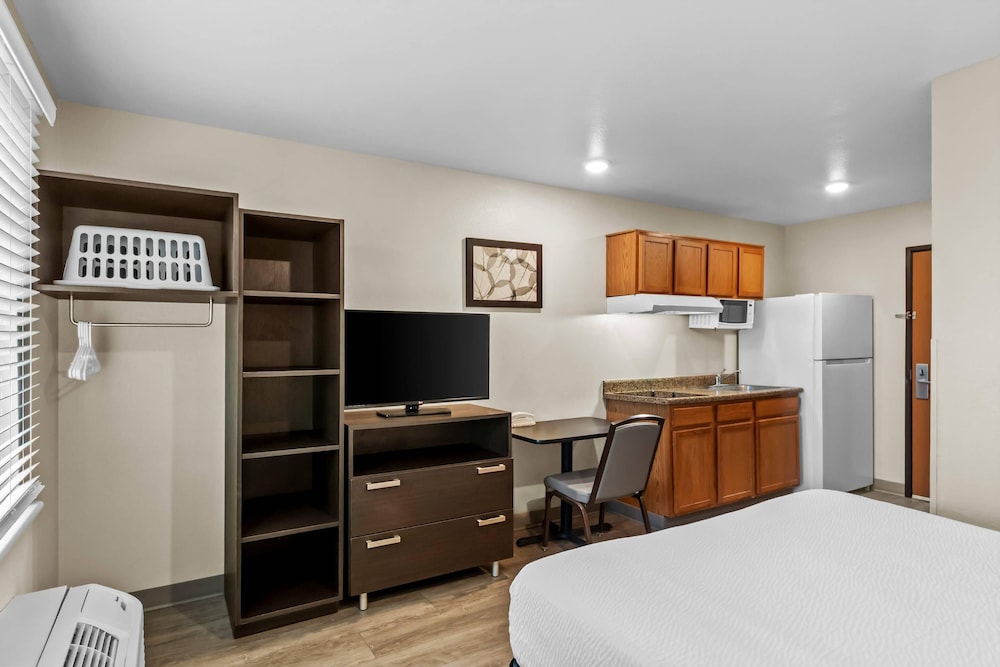 WoodSpring Suites San Antonio South 18/33