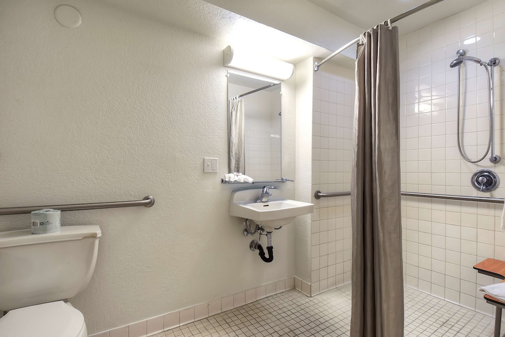 Motel6 El Monte, CA - Los Angeles 54/59