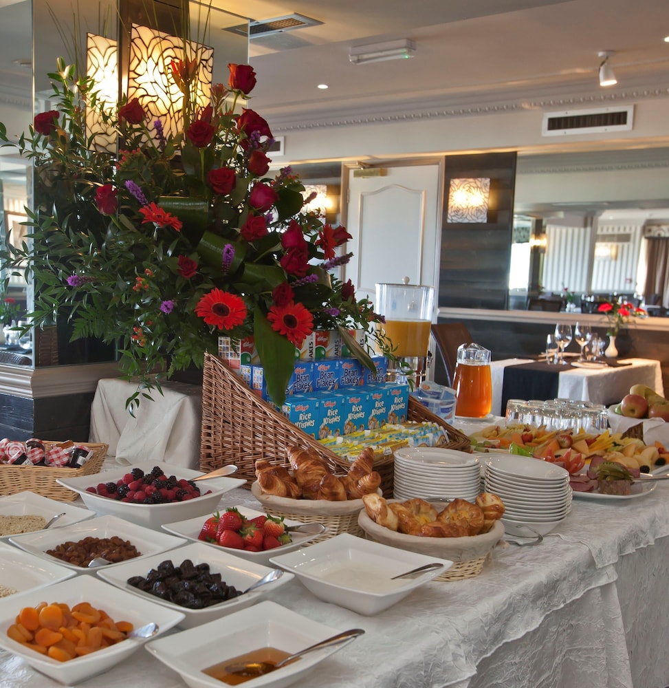Cobo Bay Hotel 28/45