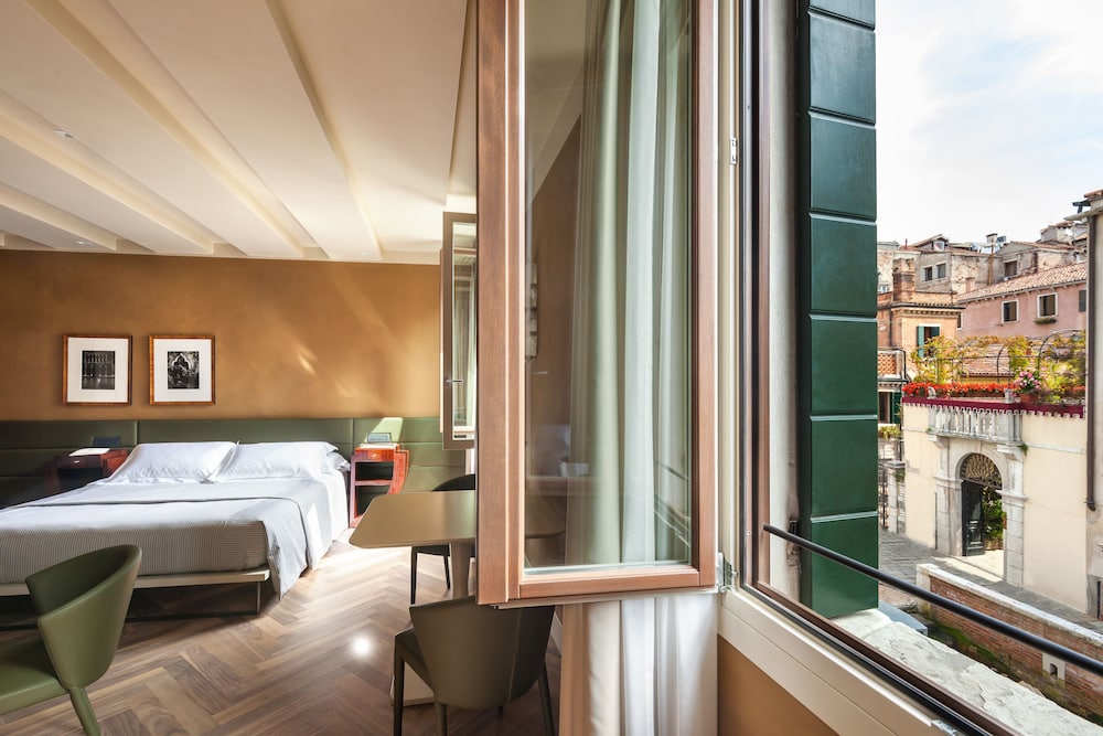 LIASSIDI WELLNESS SUITES 9/46