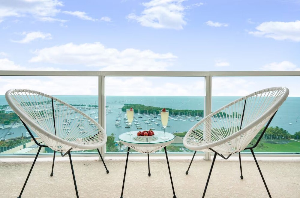 Miami Vacation Rentals - Coconut Grove 40/60