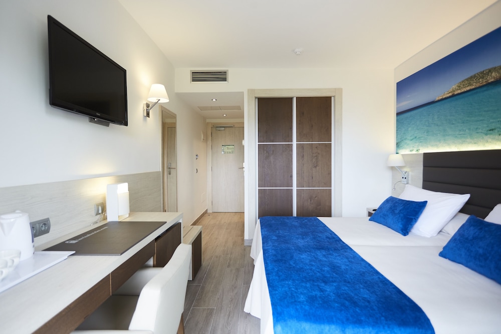 Invisa Hotel Club Cala Blanca 14/44