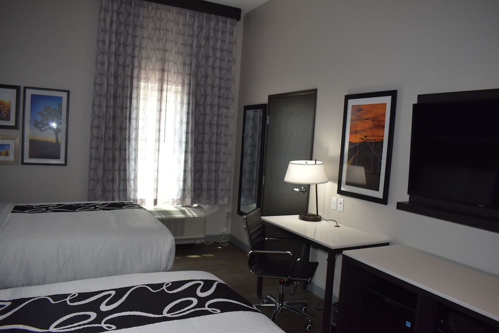 La Quinta Inn & Suites by Wyndham San Bernardino 16/45