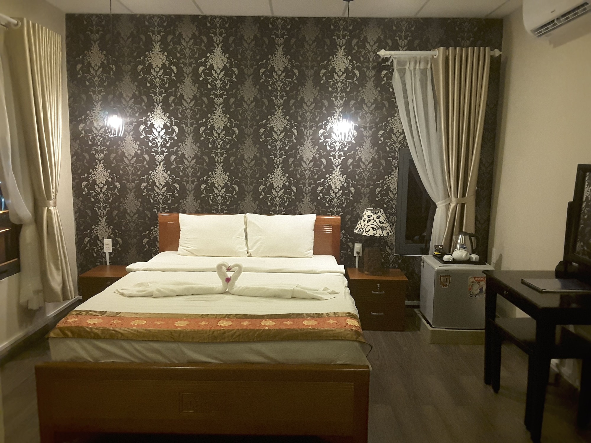 BASIC, QUEEN BED