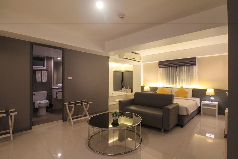 Myhotel CMYK Ratchada (ex My Hotel Ratchada) 61/82