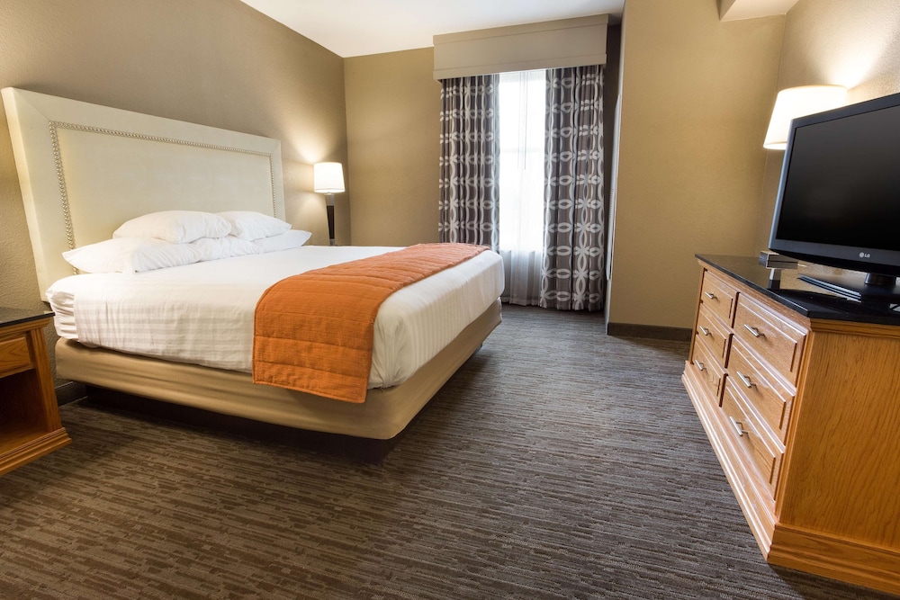 Drury Inn and Suites Lafayette 8/33