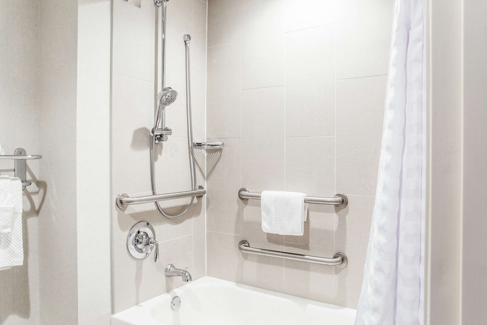 Doubletree By Hilton Pleasant Prairie Kenosha 9/48