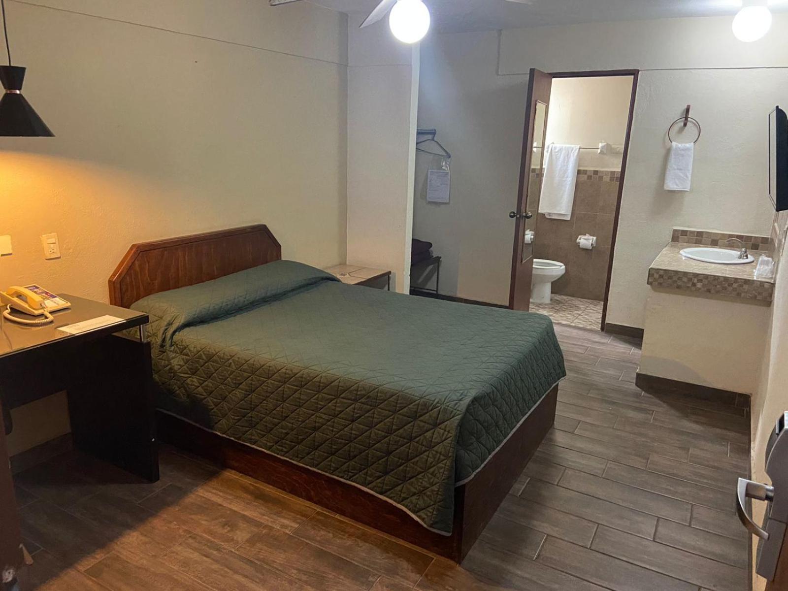 غرفة بسرير مزدوج أو سريرين منفصلين، Hotel Suites Kino 3/4