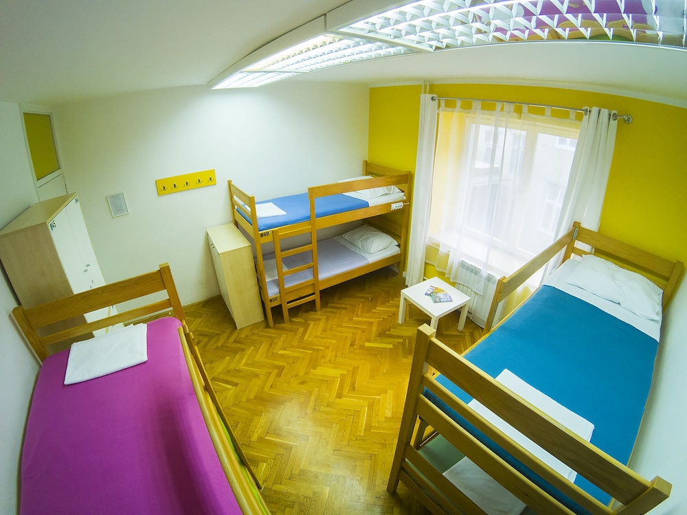 Female Dorm, Female Only, 6 People