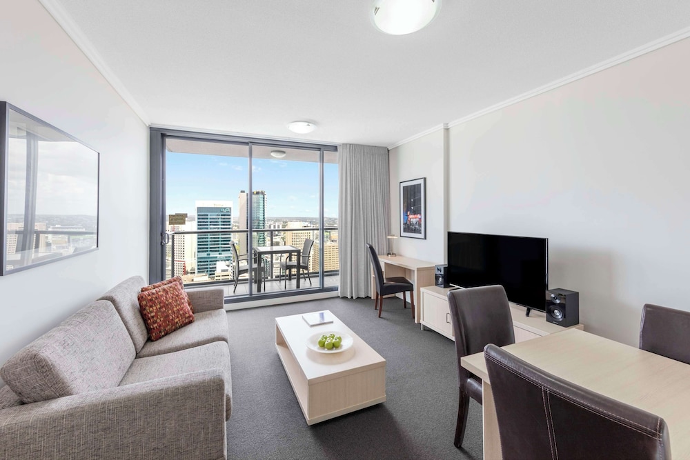 Oaks Brisbane on Charlotte Suites 25/43