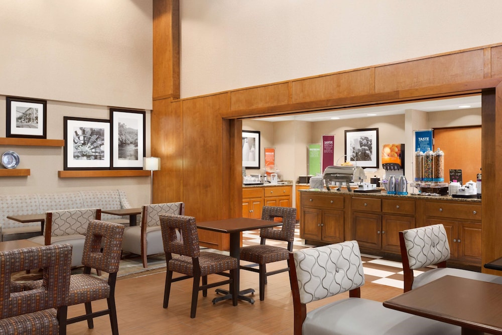 Hampton Inn & Suites By Hilton Manchester - Bedford 40/50