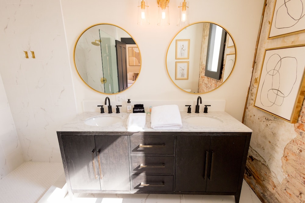 Speakeasy Suites 6/50