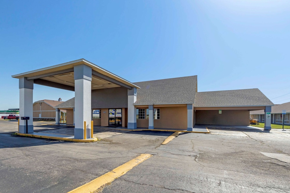 Econo Lodge Pryor 47/58