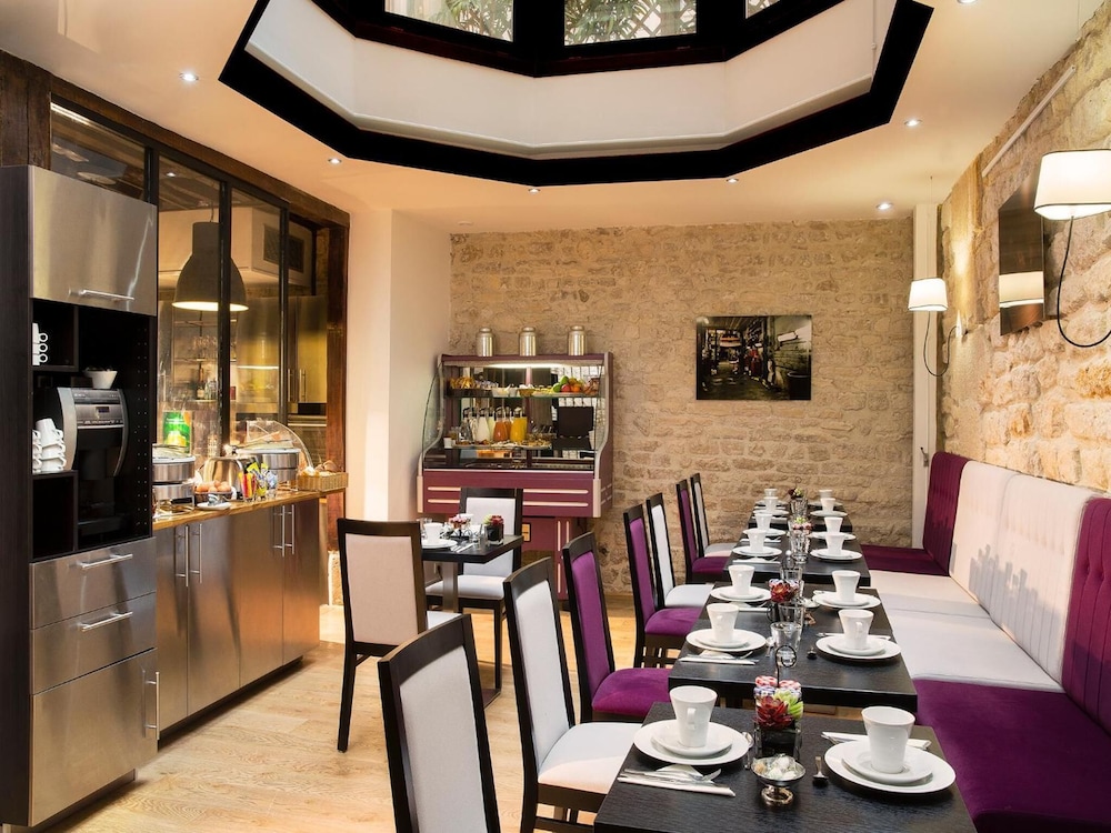 Hotel Jacques de Molay 35/44
