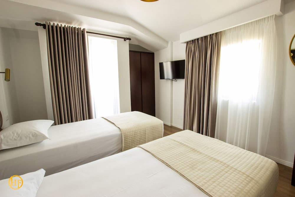 HOTEL FANTASY 13/24