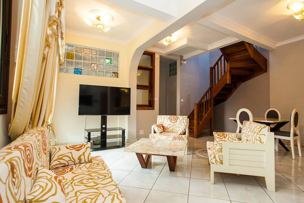 Oceanis Home & Voyages 33/50