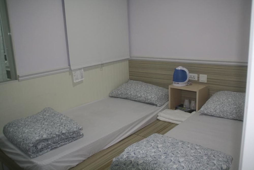 K & B Hostel 7/64