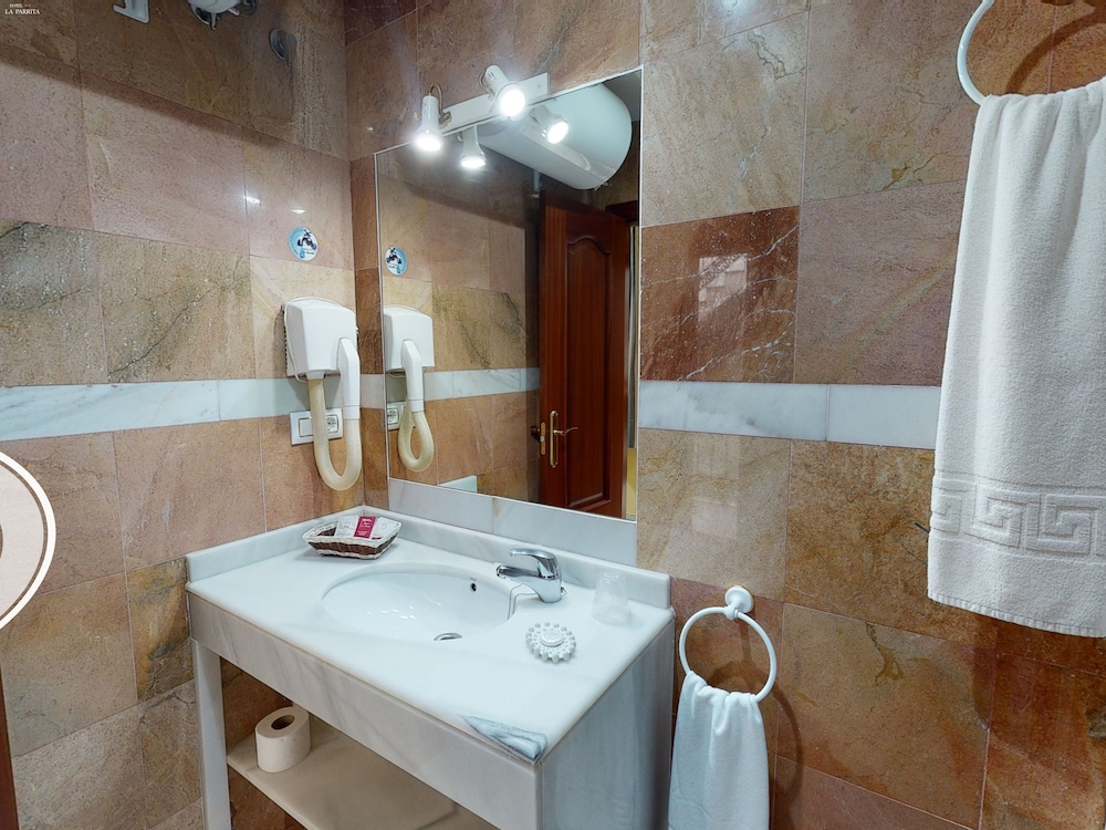 Hotel La Parrita 37/39