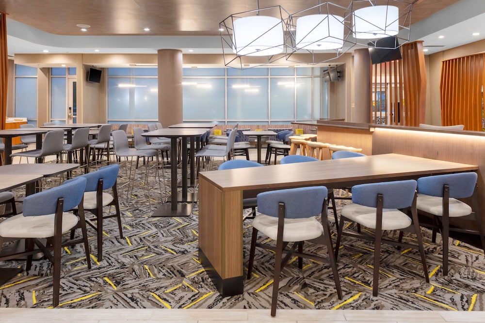 SpringHill Suites Kansas City Airport 19/33