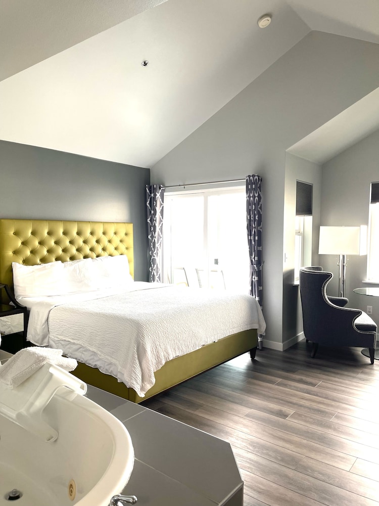 Tides Inn Suites 34/75