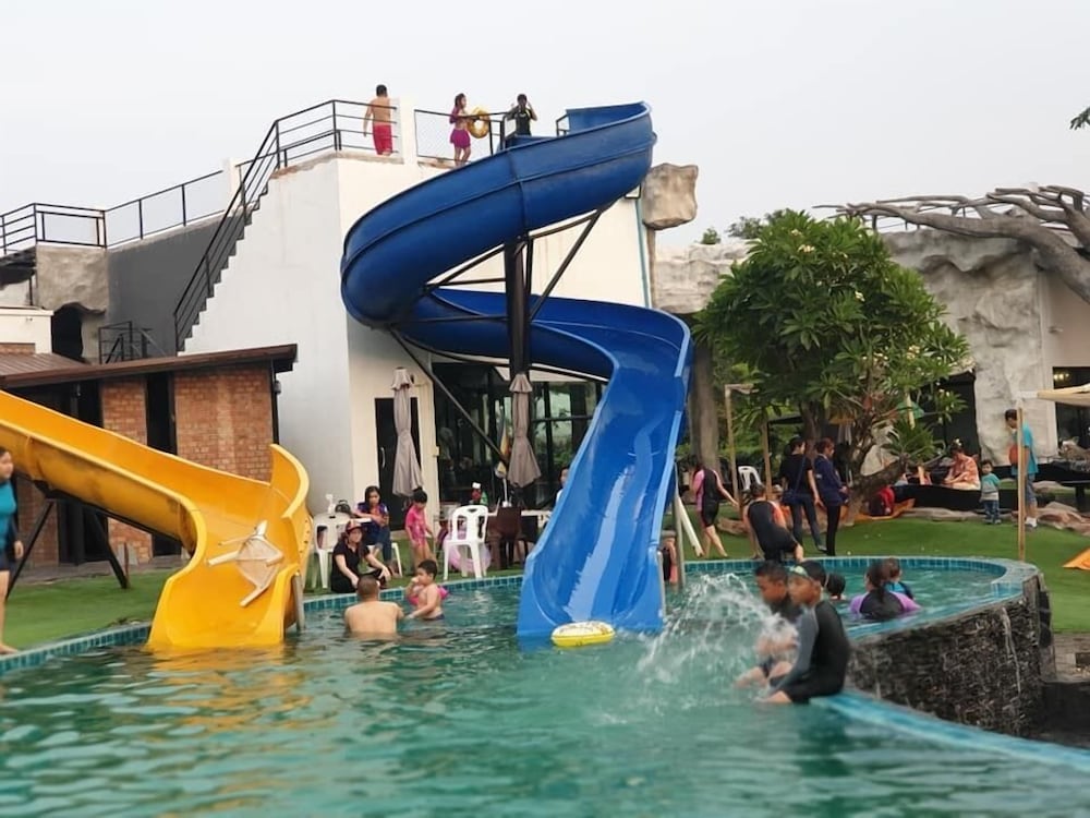 I View Park Resort 47/71