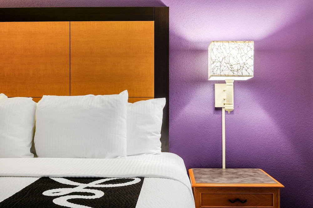 La Quinta Inn & Suites by Wyndham Myrtle Beach Broadway Area 26/54