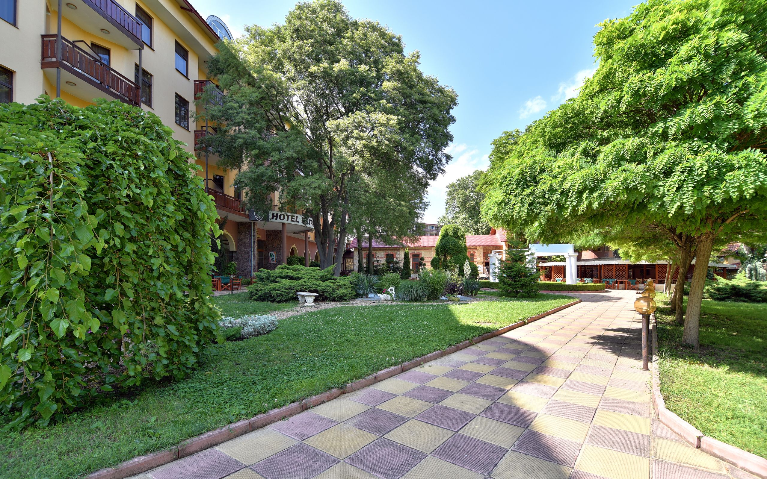 Estreya Palace 58/63