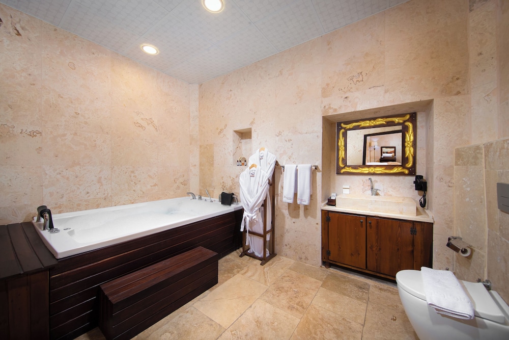 Pegasos Cave Suite 50/50