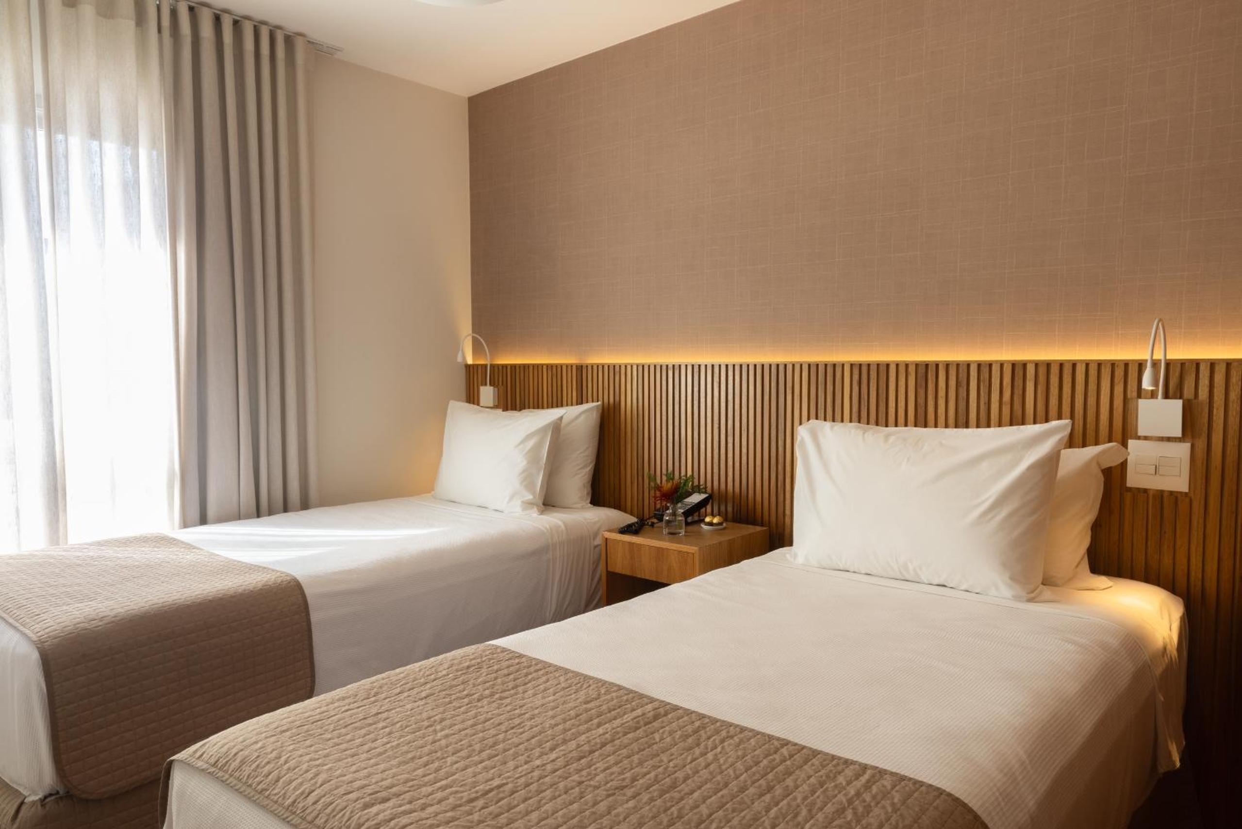 Deluxe, Twin Beds