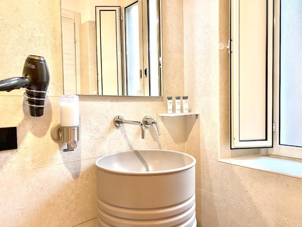 Relais Fontana di Trevi 26/64