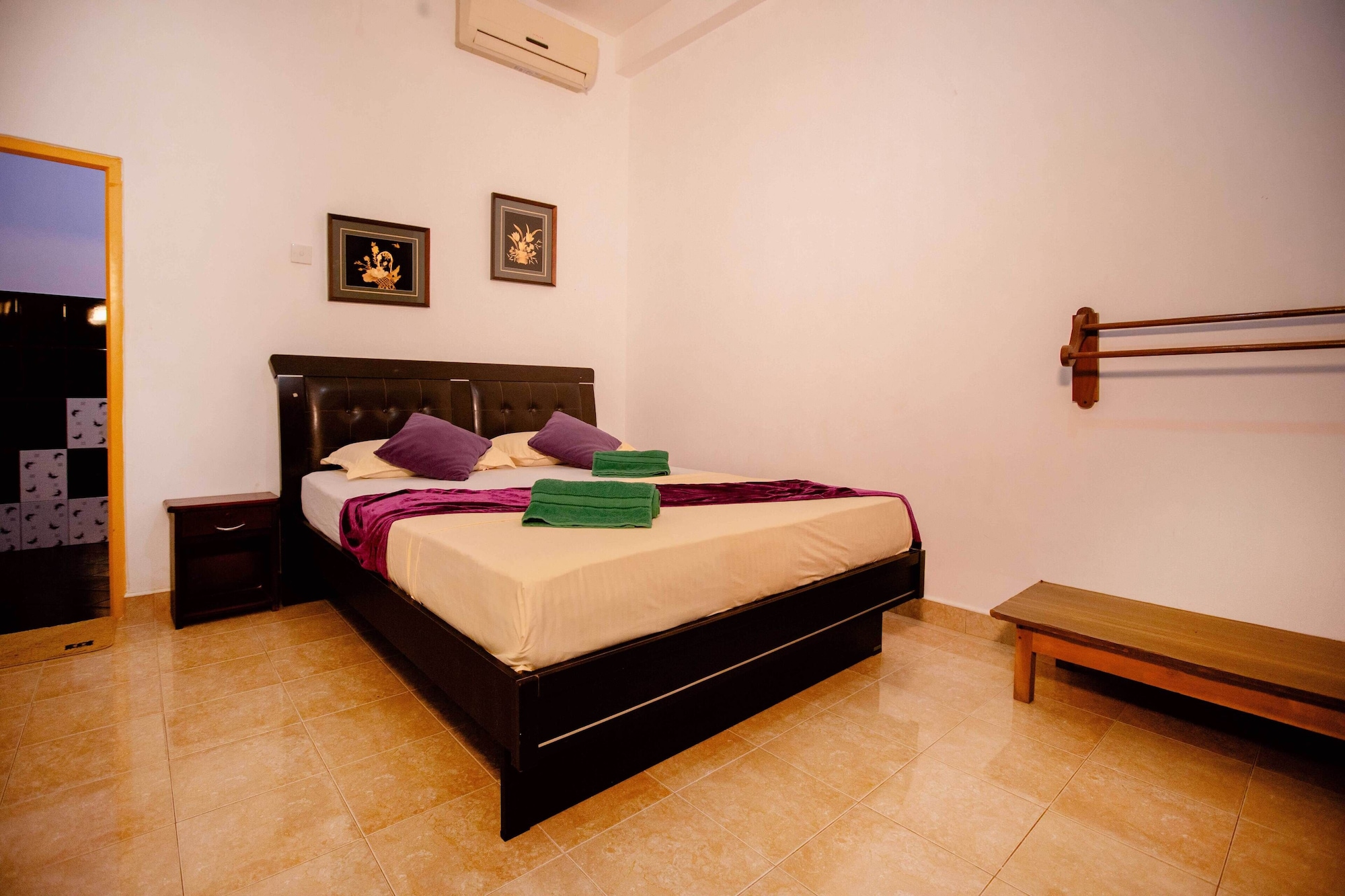 DELUXE, DOUBLE BED