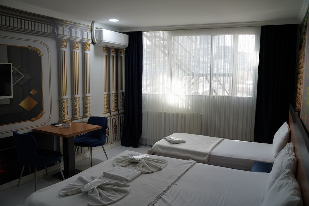 Heraldic Room Hotel 19/50