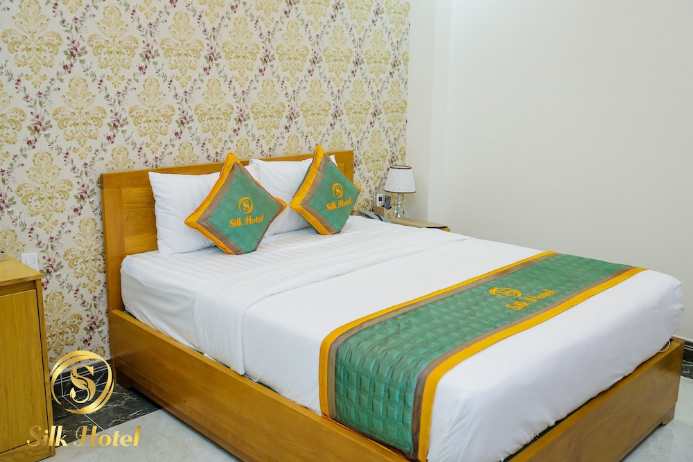 RedDoorz Plus near Tan Son Nhat airport 2 11/50