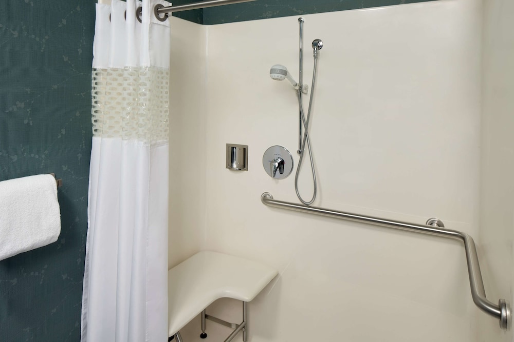 Hampton Inn Suites Edgewood Aberdeen South Md 16/38
