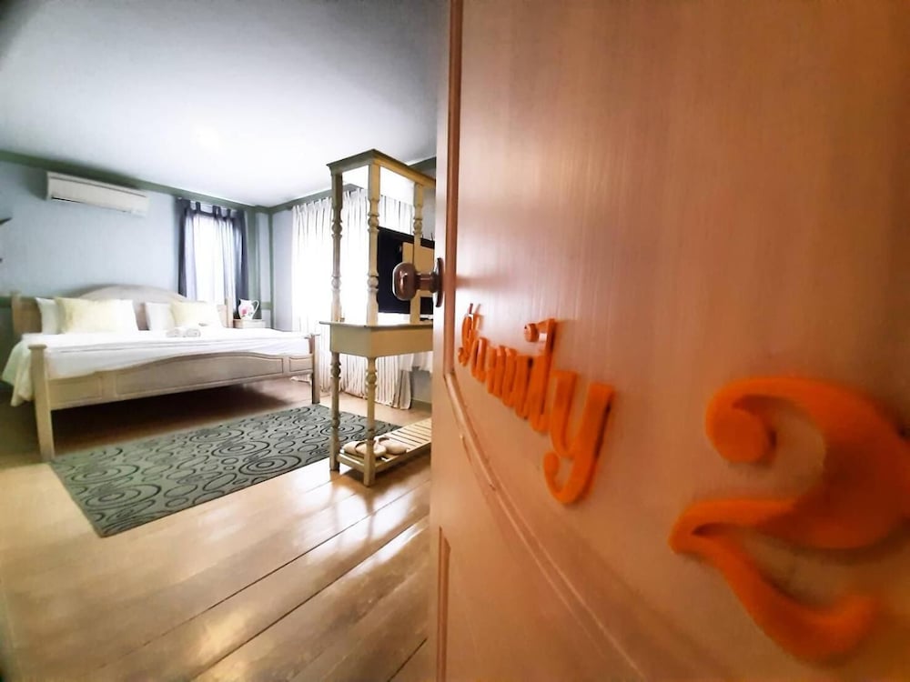 The Royal Chiangkhan Boutique Hotel 50/50