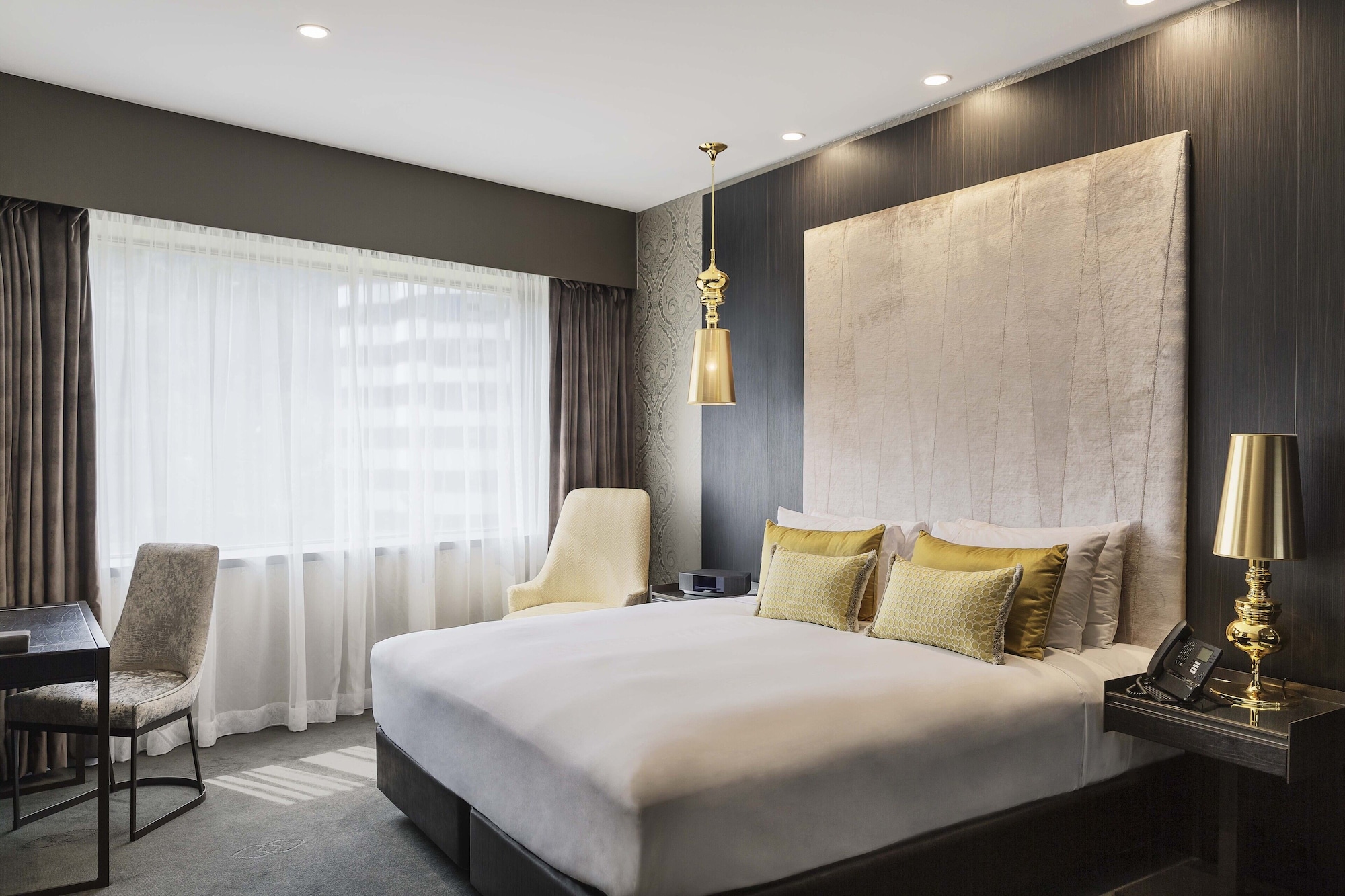 SUPERIOR, KING BED