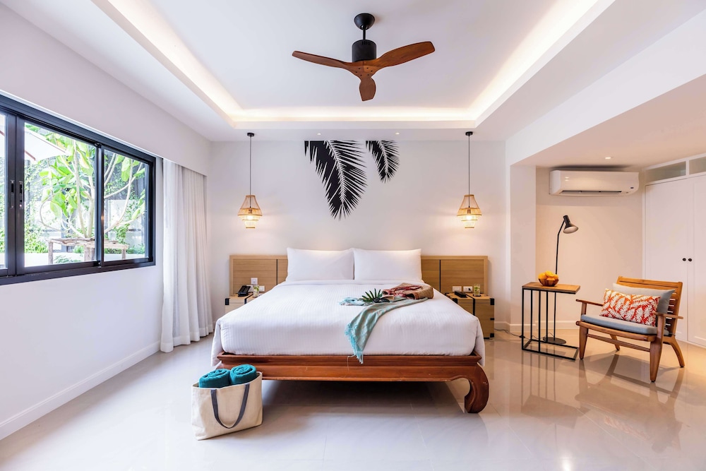 Outrigger Surin Beach Resort 18/74