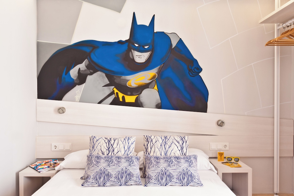 Hotel Ryans La Marina 8/69