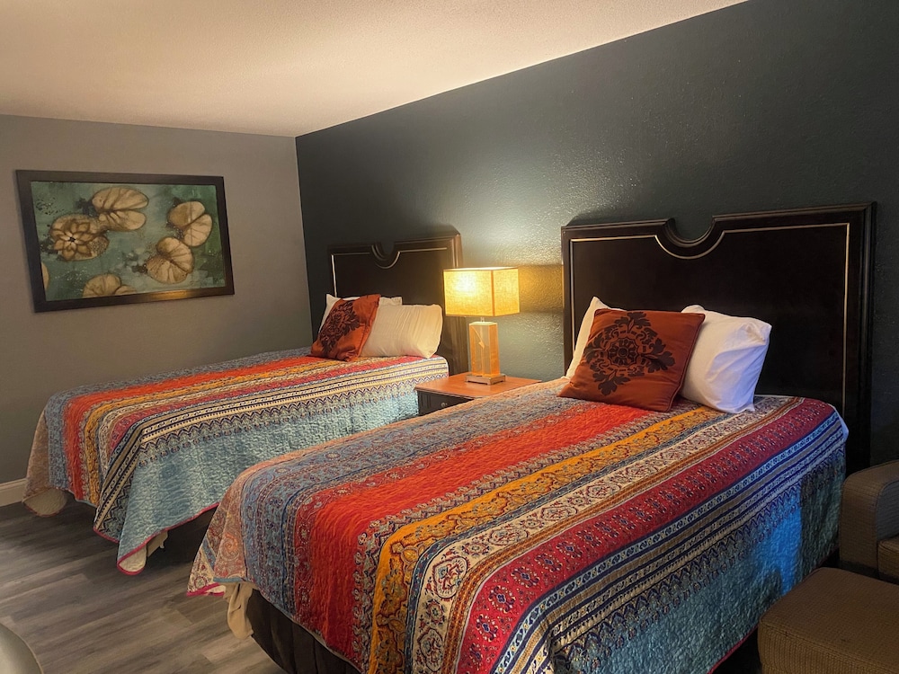 Surrey Inn Hotel 8/61