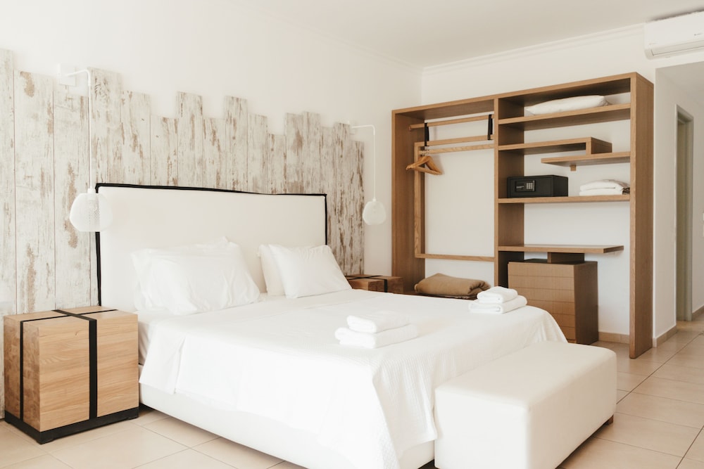 junior suite, hot tub
