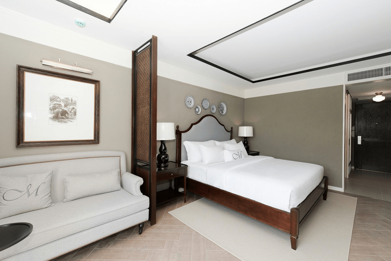Deluxe, Double Bed, Pool Access, Smoking