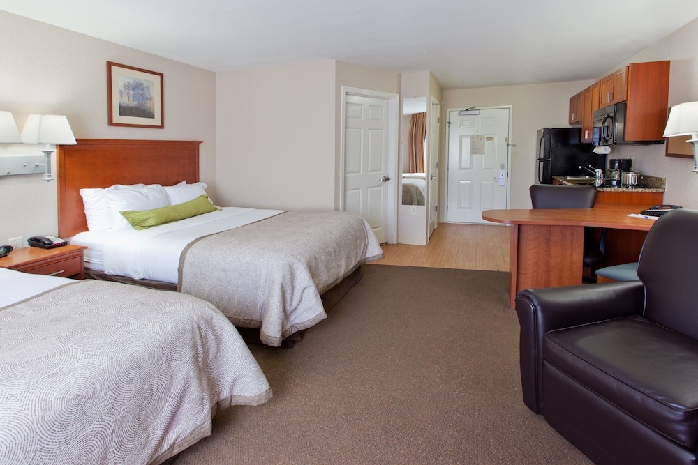 Candlewood Suites Lexington 24/74